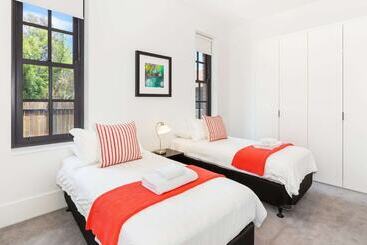 Апартаменты Class, Style And Location In Carlton