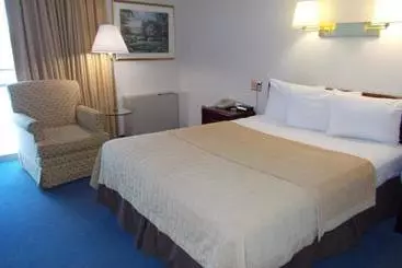 هتل Americas Best Value Inn Campus View