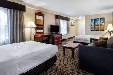 Отель La Quinta Inn By Wyndham Sandusky Near Cedar Point