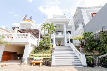 Pensionat Hog Batu Guest House Syariah