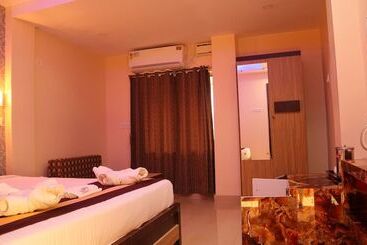 هتل Mahira Residency