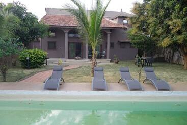 آپارتمانهای توریستها Villa La Linguère