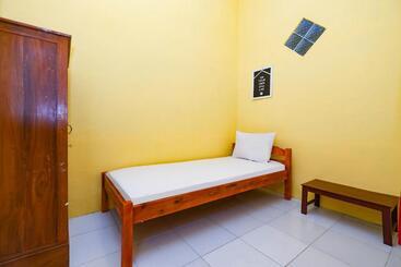 Hotel Oyo 2867 Kos Kuning