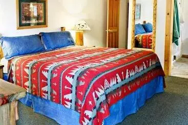 リゾートホテル Red Wolf Lakeside Lodge