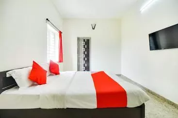 Hotel Oyo 68880 Arudhra Inn