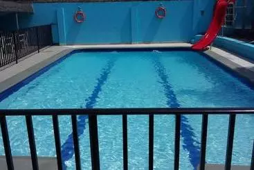Majatalo Piscina Sol Azul