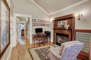 Otel Sara's Inn On The Boulevard