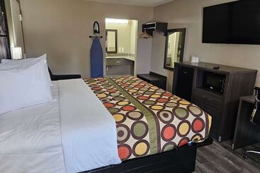 فندق Super 8 By Wyndham Metairie