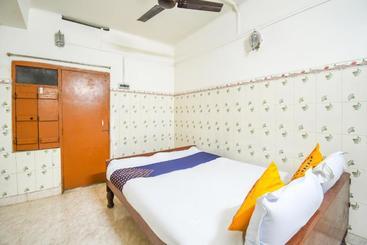 هتل Spot On 67763 Dakshina Inn