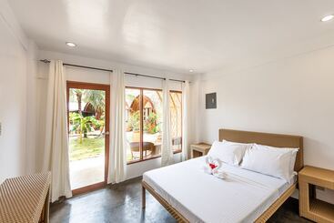 هتل Tropical Temple Siargao Resort