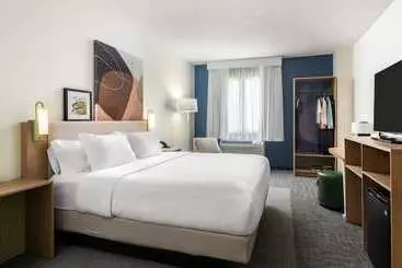 Отель Spark By Hilton Dallas Market Center