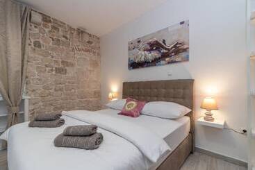 Pensió Studios Kadena