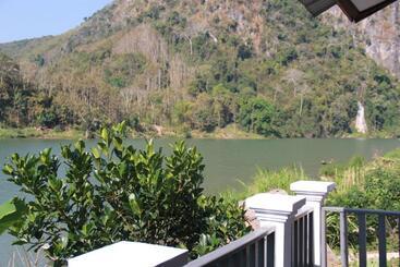 بنسيون Nam Ou View Villa