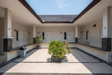 Hotel Koolkost Near Stikes Cirebon