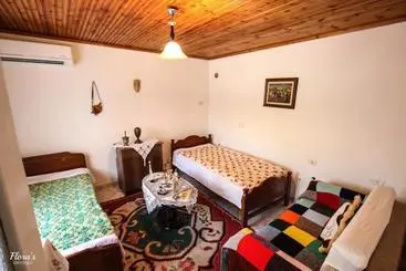 Pansiyon Flora S Guesthouse The Fir Gate