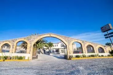 Hotelli Capital O Descanso Inn