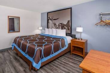 فندق على الطريق Super 8 By Wyndham Clayton