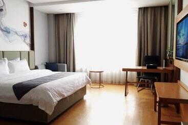 Hotel Greentree Eastern Xiangyang Zhongyuan Xi Road