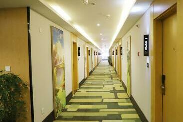 Hotel Vatica Fuyang Yingquan Linyi Mall