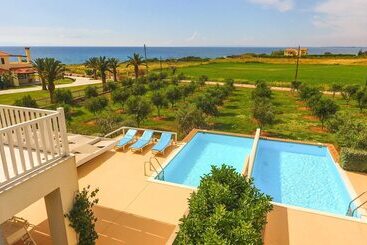 ツーリストアパートメント Betty S Villas