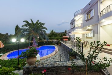 ツーリストアパートメント Villa Kamelia