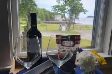 Hotelli East Wind Inn & Suites