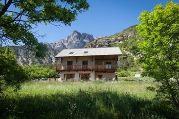 بنسيون Gite Les Carlines