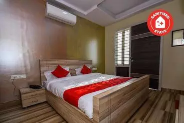 Hotel Oyo 29189 Maurya & Garden