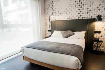 هتل Welldone Quality  Crystal Pool