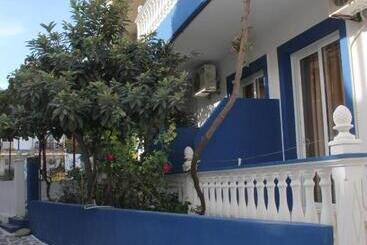 ツーリストアパートメント Nikos Studios Meltemi Family Suite Penthouse