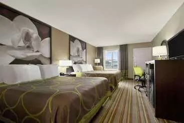 酒店 Super 8 By Wyndham Tupelo Airport