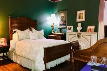 Symphony Hotel & Restaurant