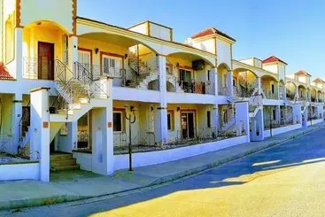 Aparthotel Salamina Houses