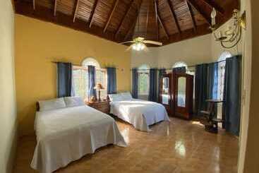 تختخواب و صبحانه Lord Royale