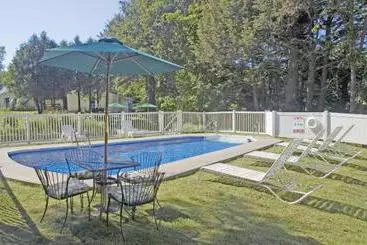 Отель Tucker Hill Inn