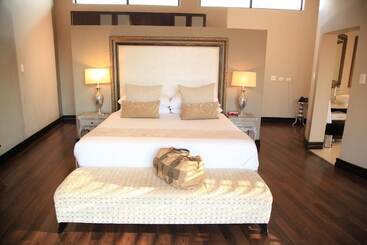 בית מלון כפרי Legend Safari Villas