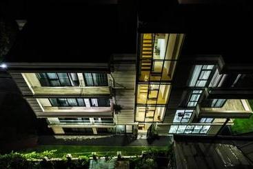 تختخواب و صبحانه New House Kobuleti