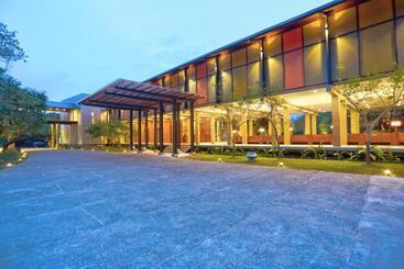 Hotel Tropical Life Resort And Spa