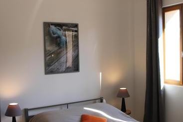 Mas Du Domaine De Montcalm B&b & Gites