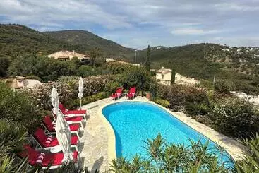 Apartamente turistice Gorgeous Villa Les Issambres With Swimming Pool