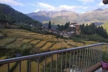 هتل Resort At Paro Drukgyel