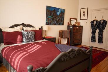 Пансион Assemblage Boutique Art B & B