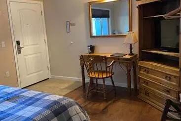 ホテル Arnold Meadowmont Lodge