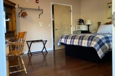 ホテル Arnold Meadowmont Lodge