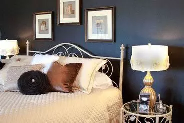 فندق Valley West Inn