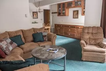 리조트 Whispering Pines