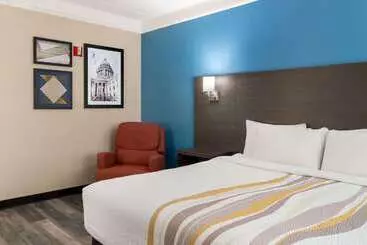 Отель La Quinta By Wyndham Madison American Center