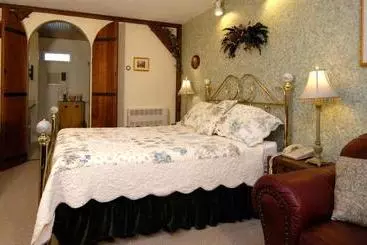 هتل Wrens Nest Village Inn