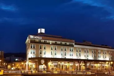 Отель NH Malaga