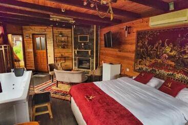 アパートホテル Ayder Suit Otel&bungalov Waterfall View